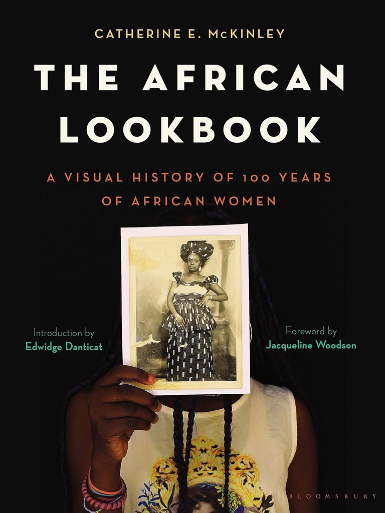 THE AFRICAN LOOKBOOK : A VISUAL HISTORY OF 100 YEARS OF AFRICAN WOMEN (HARDBACK)